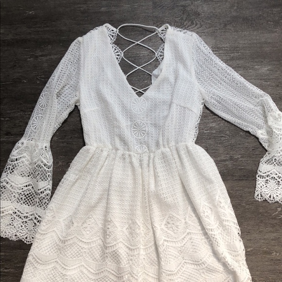 two sisters white lace dress